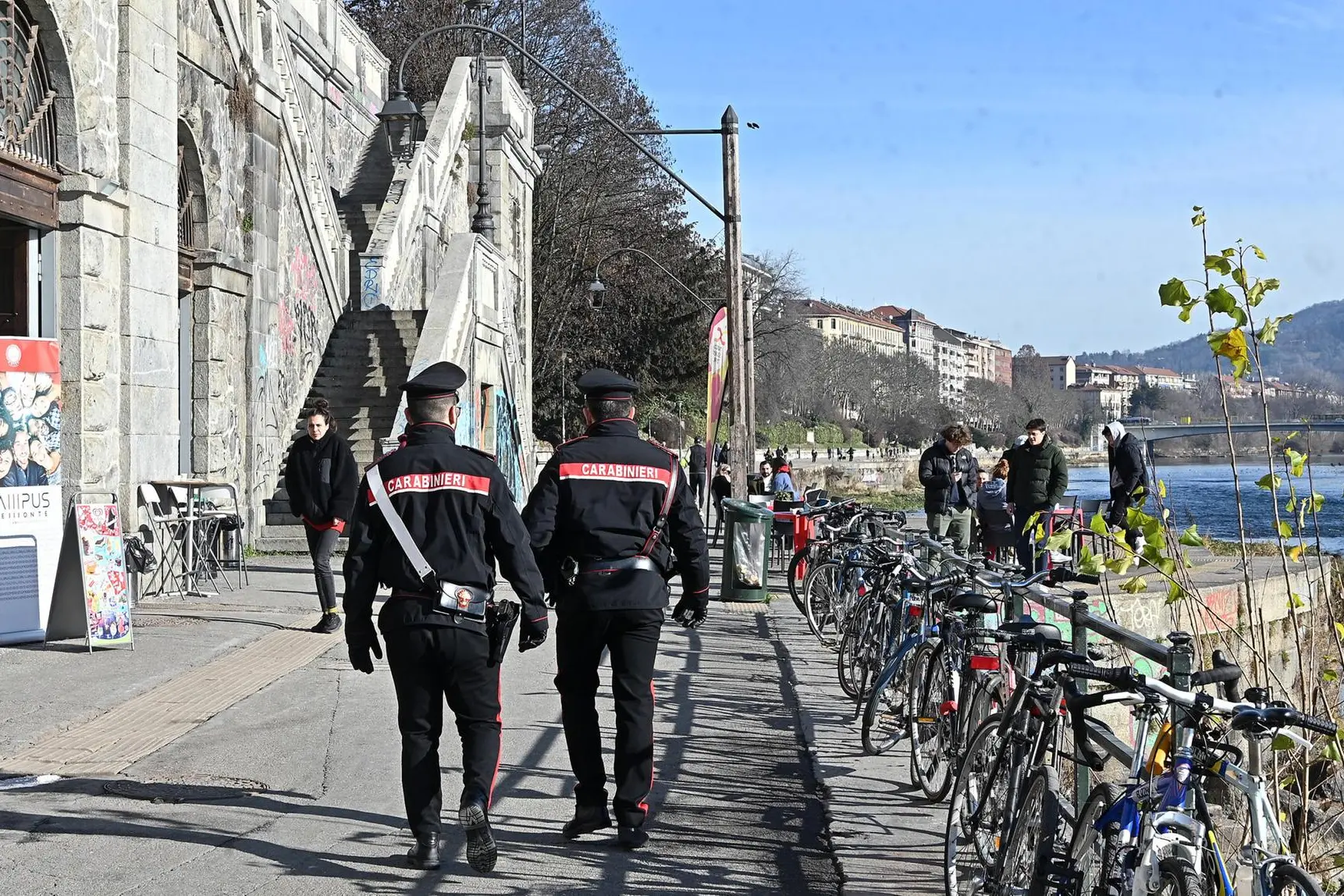 Carabinieri ai Murazzi (Ansa)