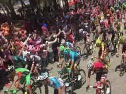 Il Giro d'Italia saluta la Sardegna, la tappa di Cagliari e la maglia rosa a Gaviria