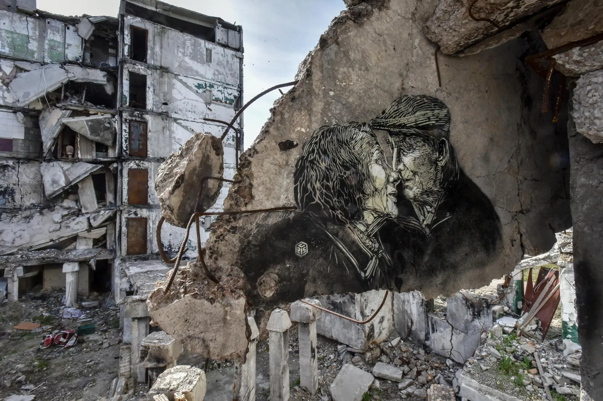 epa10604618 A portrait of an elderly couple, made by street artist Christian Guemy, known as C215, on the wall of a house destroyed by Russian shelling in 2022, in Borodyanka, Kyiv region, Ukraine, 02 May 2023, amid Russia's invasion. Russian troops entered Ukrainian territory in February 2022, starting a conflict that has provoked destruction and a humanitarian crisis. EPA/OLEG PETRASYUK