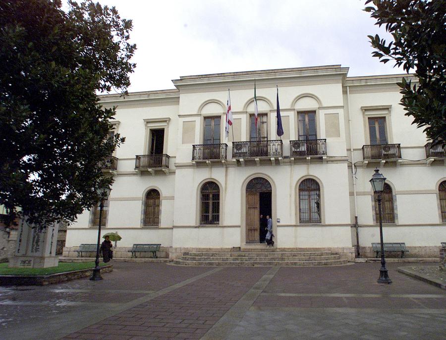 Pinna sfida Anni nella corsa al Municipio