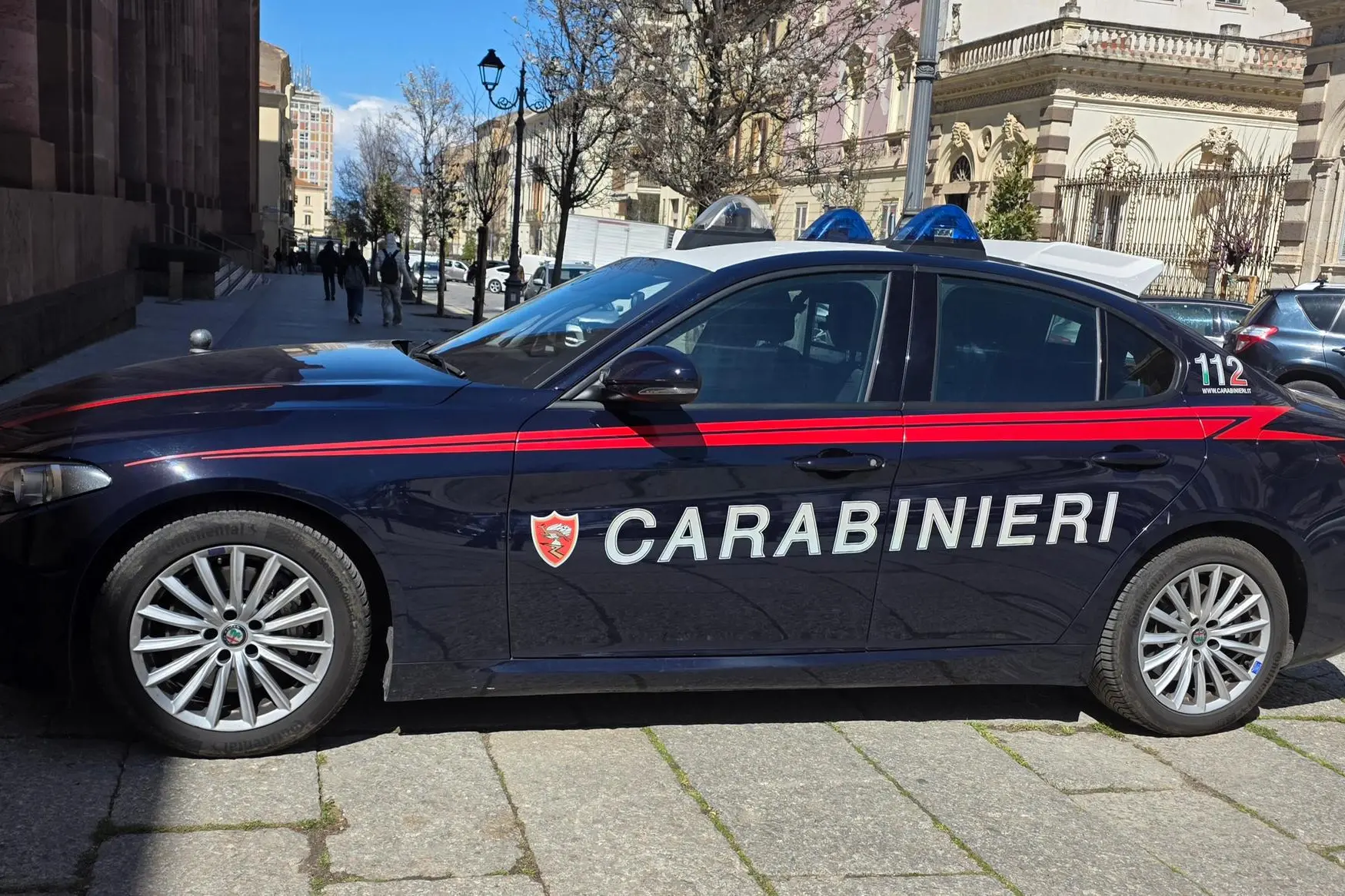 Carabinieri davanti al tribunale
