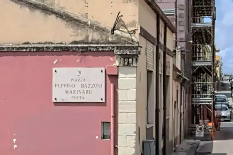 Piazza Peppino Bazzoni Marinaru -Porto Torres ( foto Pala)