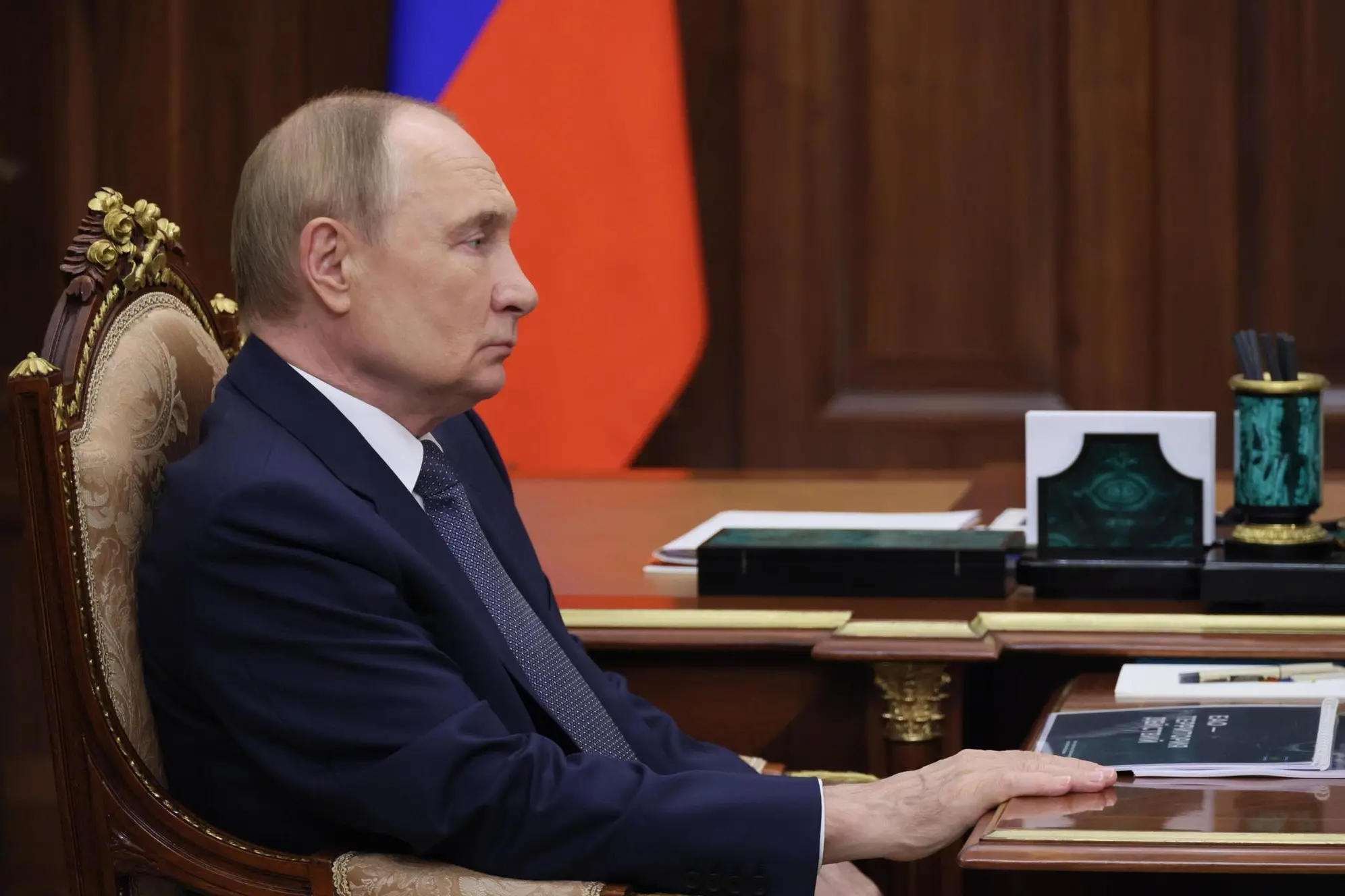 epa12312056 Russian President Vladimir Putin meets with Acting Governor of the Jewish Autonomous Region Maria Kostyuk at the Kremlin in Moscow, Russia, 20 August 2025. EPA/VYACHESLAV PROKOFYEV / SPUTNIK / KREMLIN POOL MANDATORY CREDIT