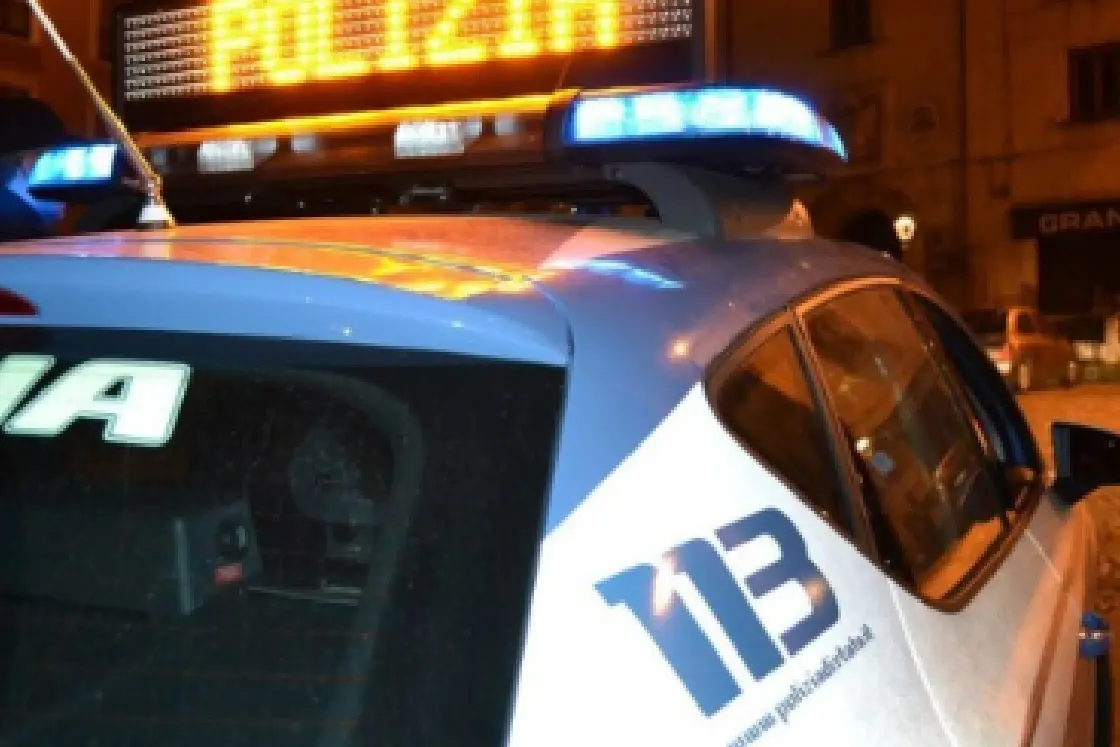 Un'auto della polizia