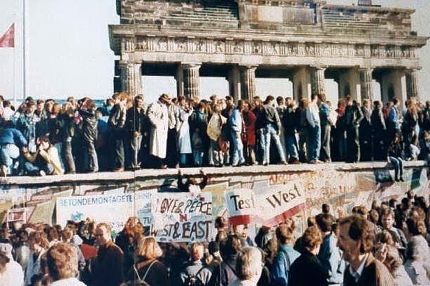#AccaddeOggi: 9 novembre 1989, cade il Muro di Berlino
