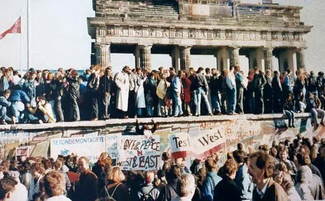 #AccaddeOggi: 9 novembre 1989, cade il Muro di Berlino