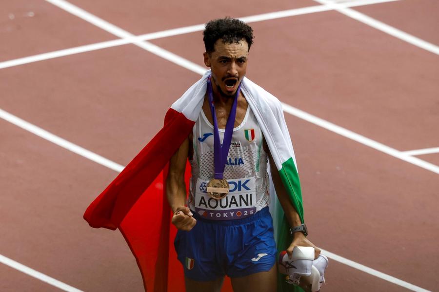 Mondiali di atletica, l’azzurro Aouani bronzo nella maratona: «Medaglia arrivata dalle case popolari»