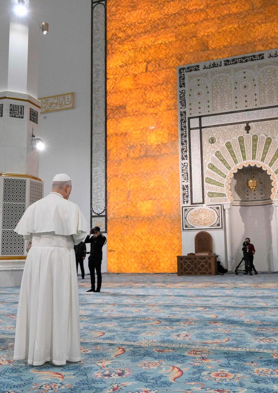 Il viaggio in Africa inizia con la tappa alla Grande Moschea