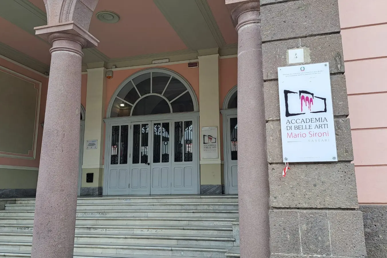L'ingresso dell'Accademia di belle Arti "Sironi" di Sassari