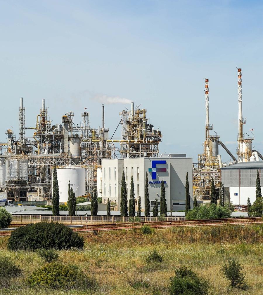 Fluorsid, la scure sui posti di lavoro