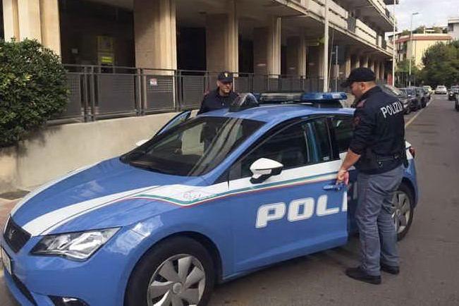 Bastonate a un vicino e alla Polizia: uomo di 69 anni arrestato a Cagliari