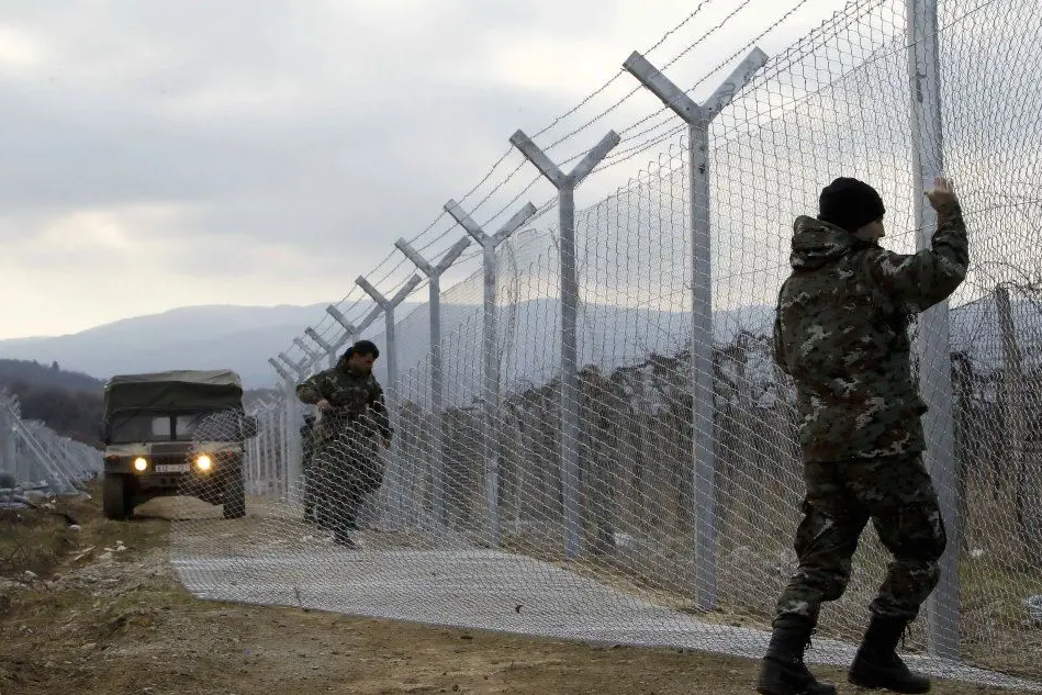 Un muro anti-migranti eretto in Macedonia