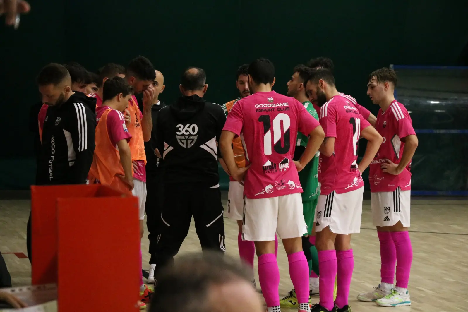Un time out del 360GG Monastir (foto concessa dalla Fortitudo Pomezia)