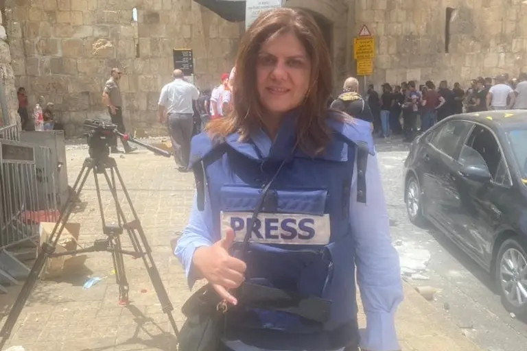 Shireen Abu Aqleh, la giornalista uccisa (foto dai social)