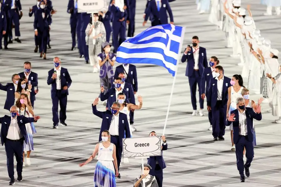 I primi a sfilare, come da tradizione, sono gli atleti della Grecia