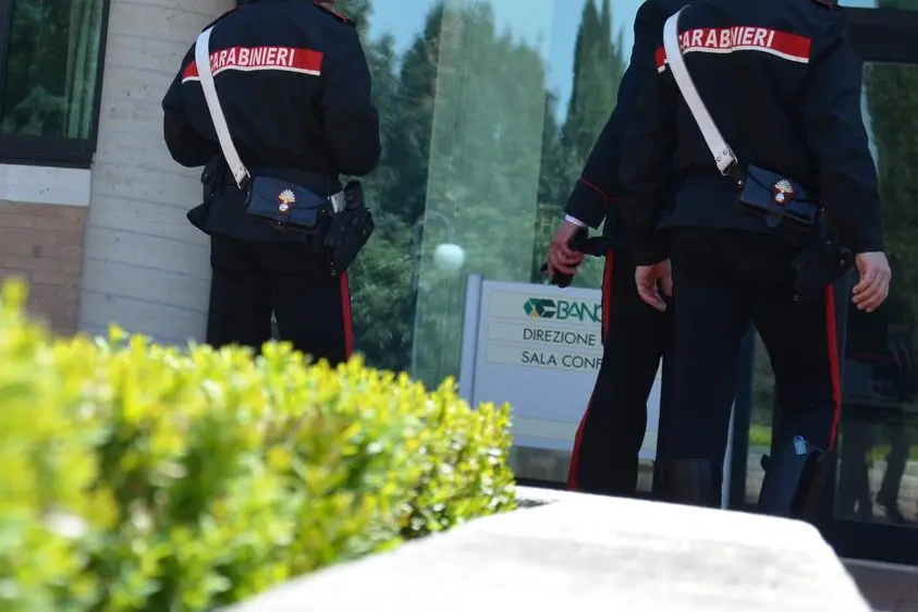 (foto carabinieri)