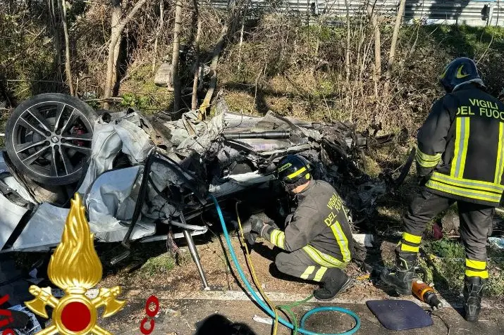 L'incidente sulla sp 128 a Siligo (foto vigili del fuoco)
