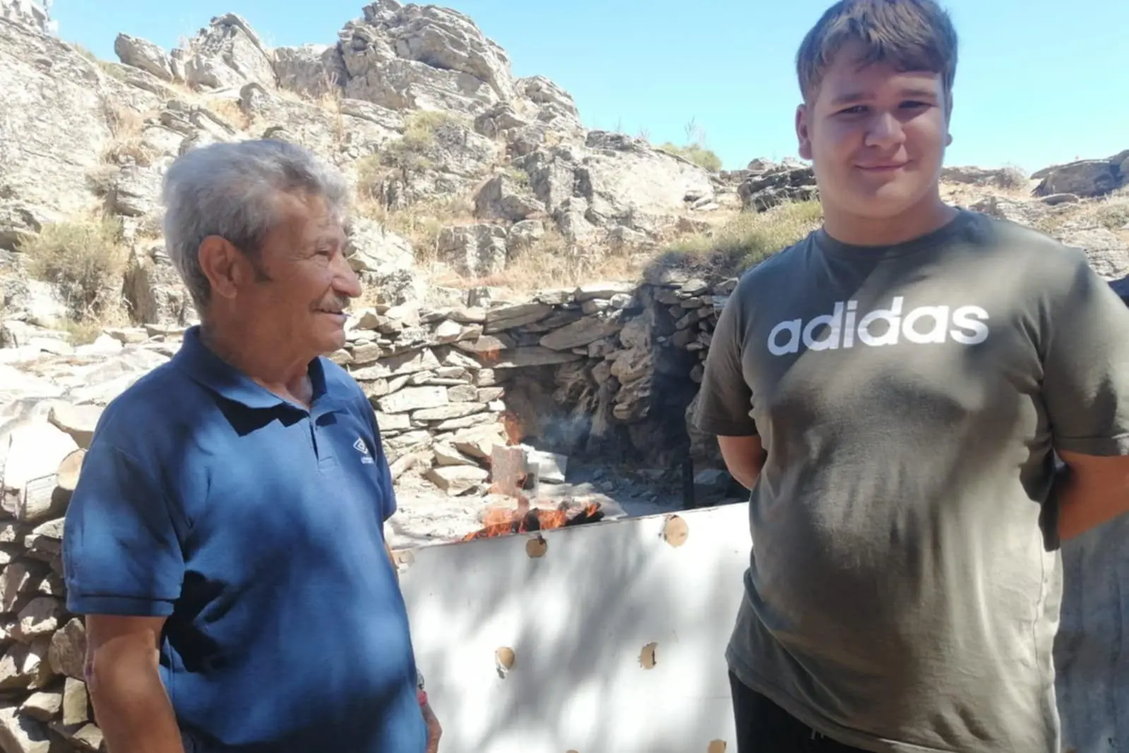 Dario Boi insieme al nonno Ferdinando a Esterzili