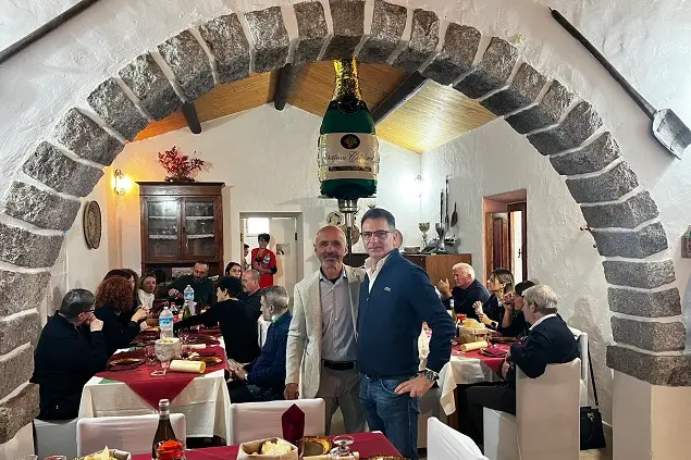Il sindaco Vittorio Pinducciu con Tommaso Panzitta (foto concessa)