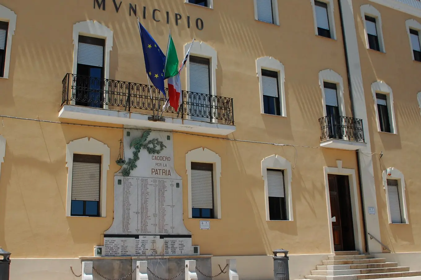 Il Monumento ai caduti della Prima Guerra Mondiale nel Municipio di Villacidro (foto Meloni)