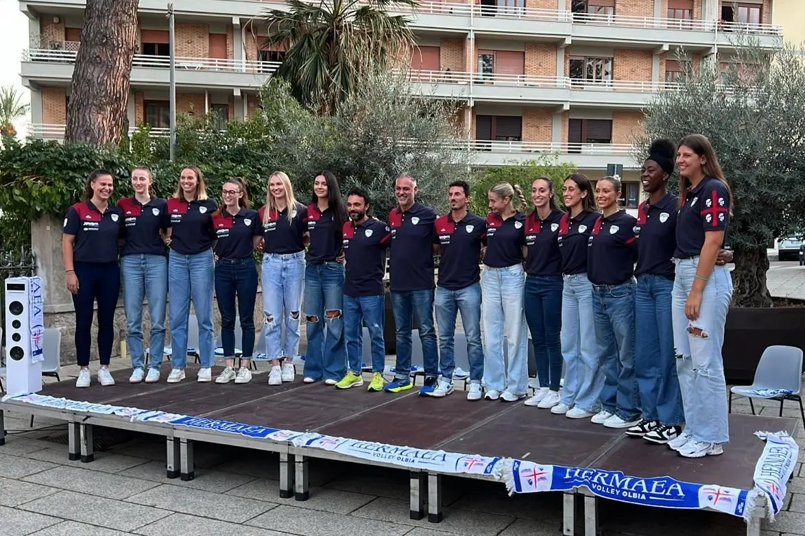 Foto di gruppo Hermaea in occasione della presentazione della stagione 24/25