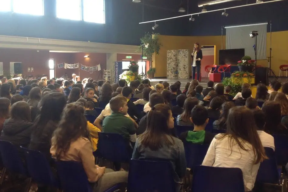 Giorgia Benusiglio incontra le scuole alla Mostra del libro (foto L'Unione Sarda - Nachira)