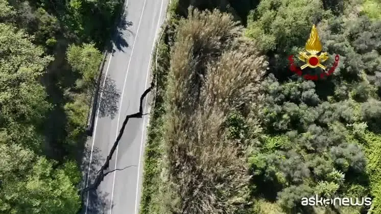 Frana in Molise, verifiche in corso. Disagi a strade e ferrovie. Protezione civile: «Servirà tempo» 