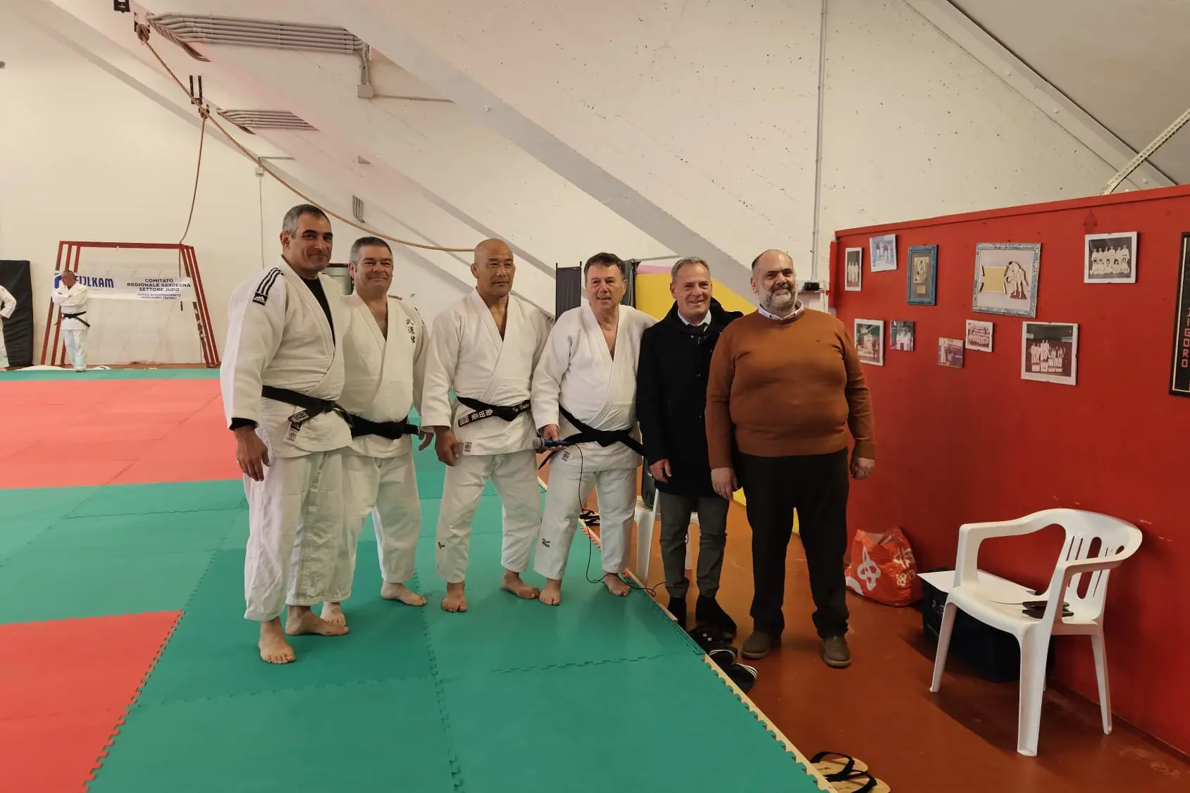 Il gran maestro giapponese con i dirigenti regionali e locali del judo