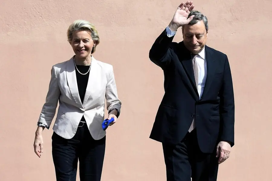 Ursula von der Leyen e Mario Draghi (foto Ansa/Epa)