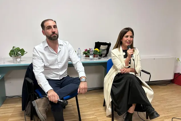 Piergiorgio Pulixi dialoga con Elisabetta Frau (foto Madn)
