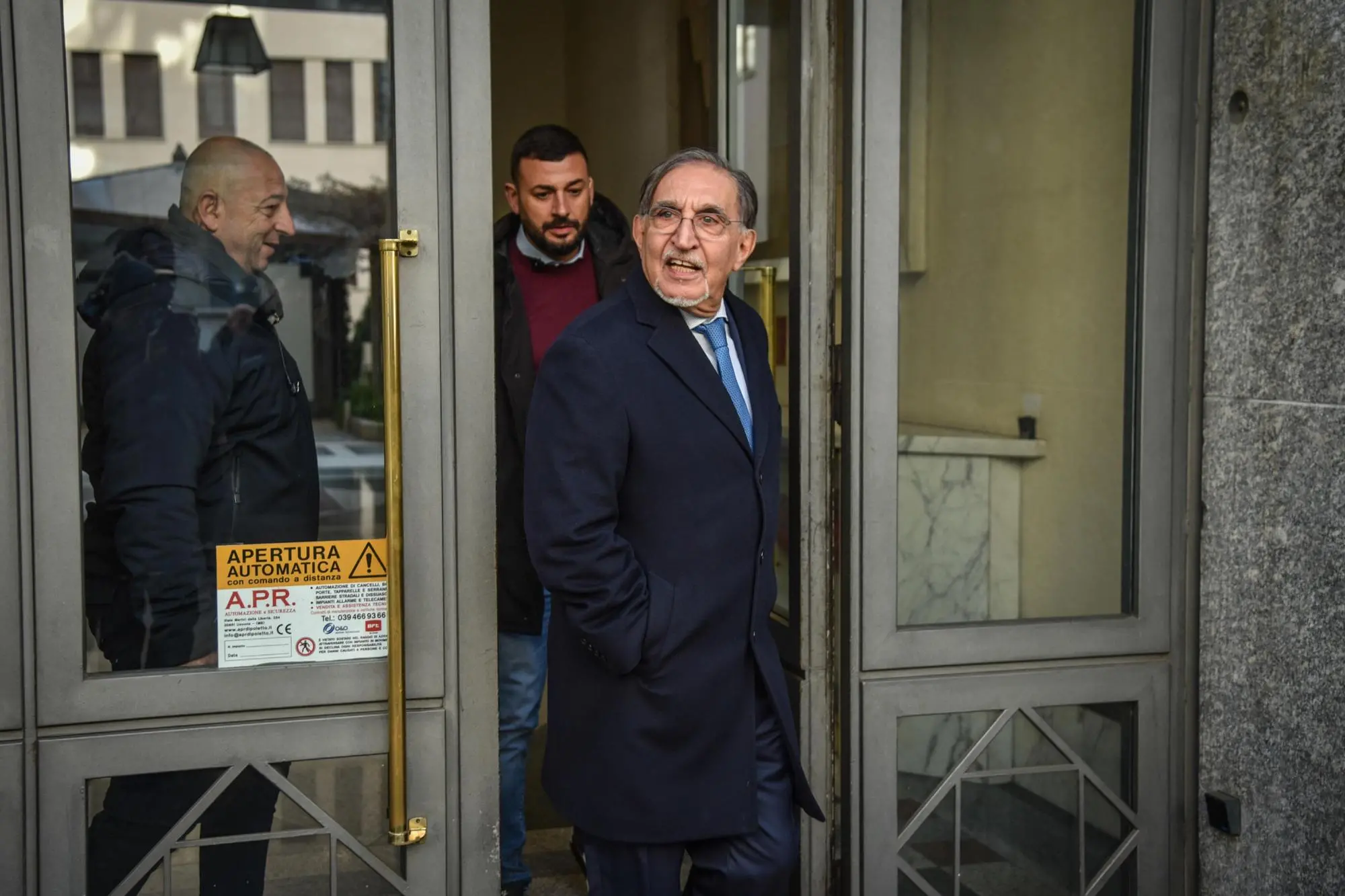 Il presidente del Senato, Ignazio La Russa, esce dal suo studio a Milano (Ansa)