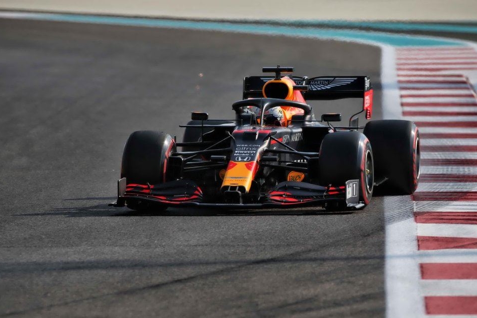 Abu Dhabi, pole di Verstappen su Bottas: male le Ferrari