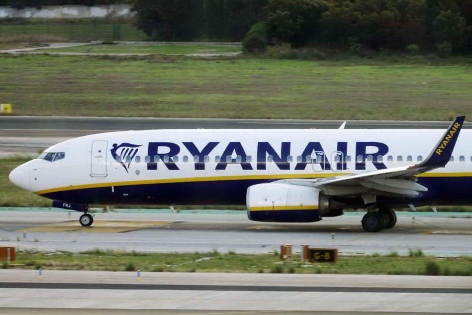 Rissa sul volo Ryanair, scatta l'atterraggio d'emergenza