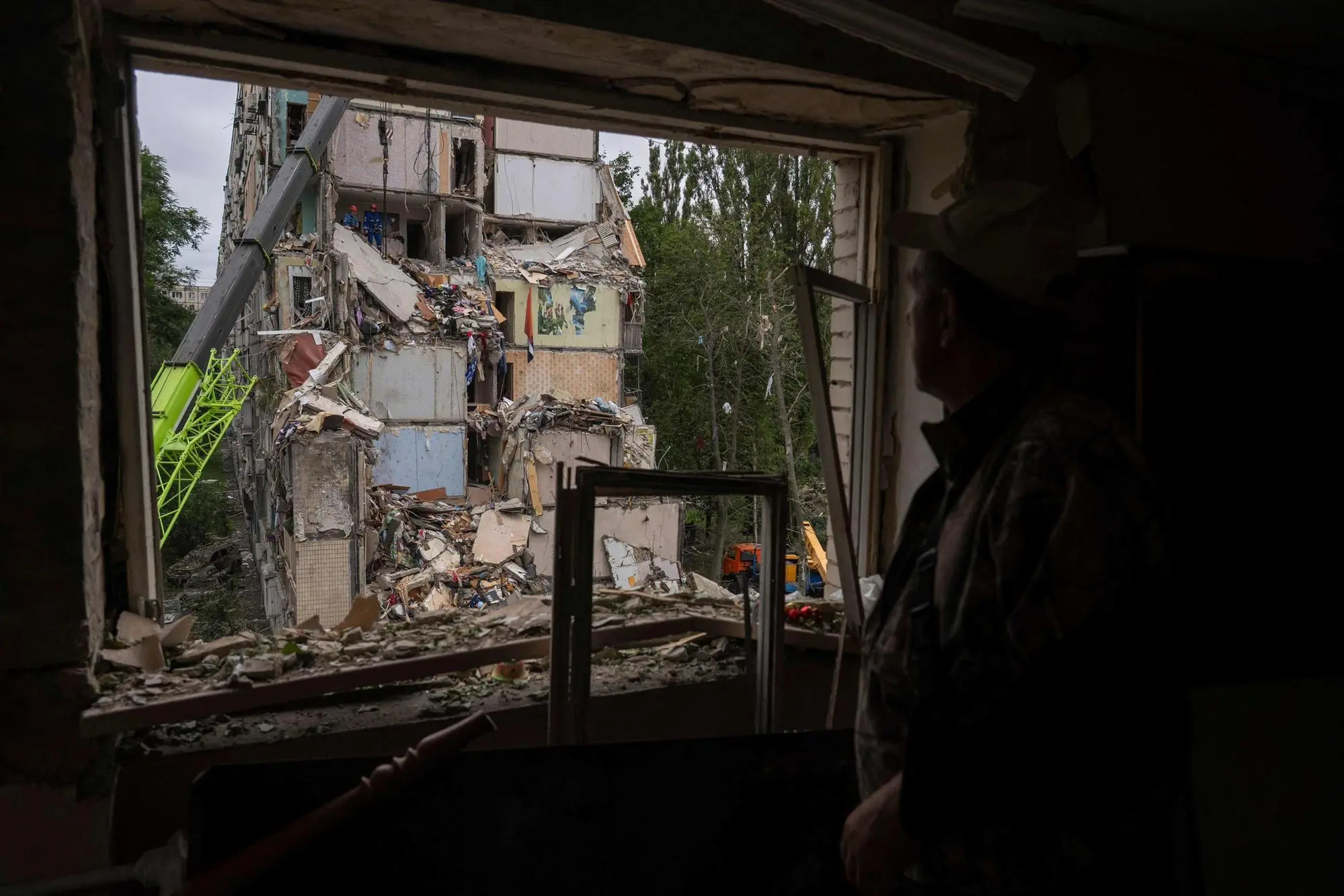 Un edificio distrutto a Kiev (Ansa-Afp)